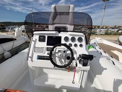 Joker Boat Clubman 28 2x200 Mercury V6 BILD 11