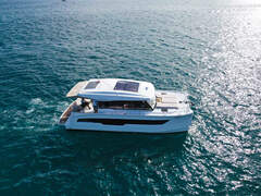 Fountaine Pajot MY4.S (powerboat)